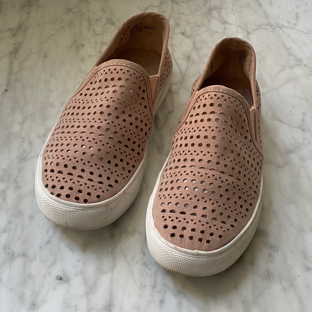 Steve Madden Odonna Pink Perforated Faux Suede slip on size 6